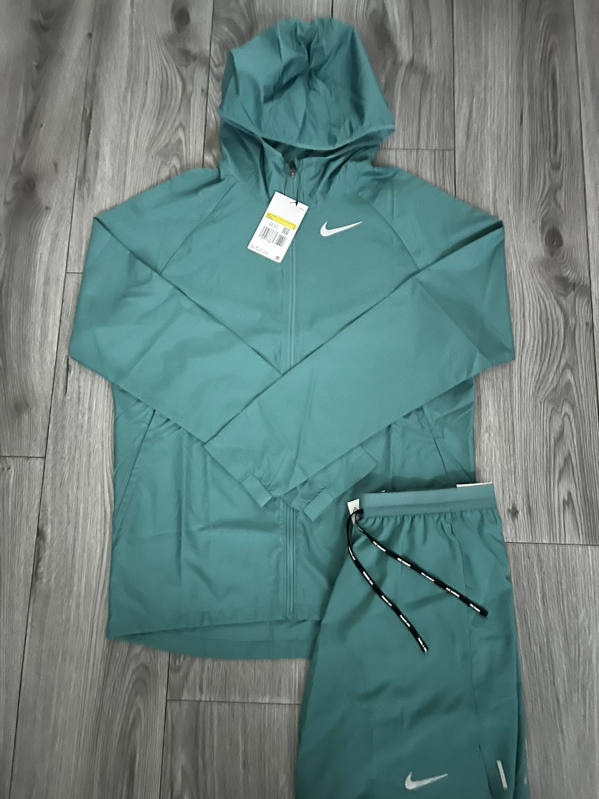 Nike Essential Windrunner Teal Jacket An Shorts SET